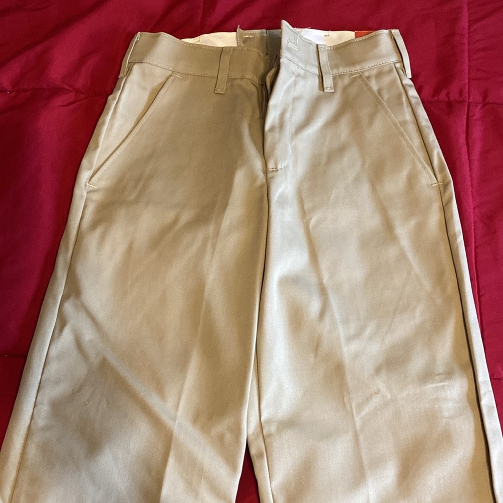 New with tags men’s khaki pants
